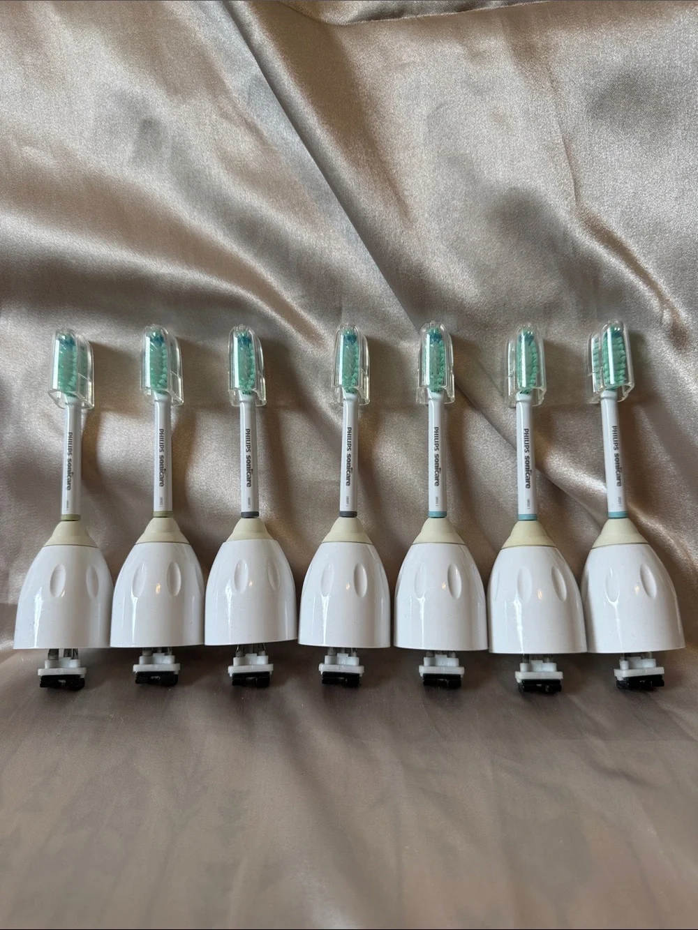 Philips Sonicare set of Seven White Electric Toothbrush Replacement Heads - Picture 1 of 3